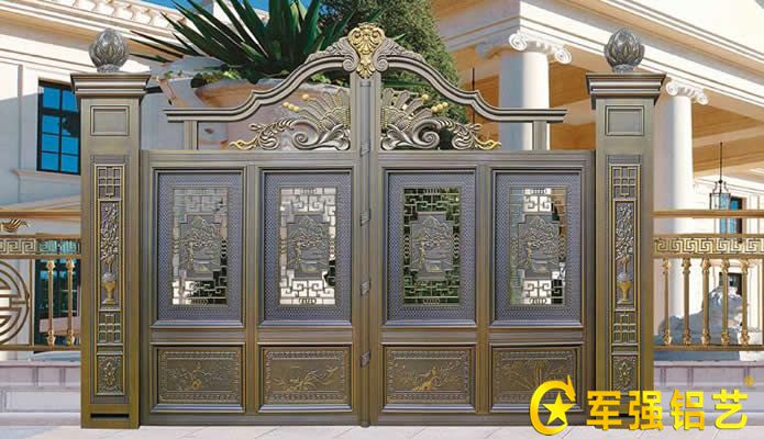 軍強庭院門